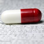 Mimpi Minum Pil Obat - Mimpi tentang minum obat sering kali menjadi pertanda yang menarik untuk dianalisis dalam berbagai perspektif, baik dari sudut pandang psikologi, budaya, maupun tafsiran spiritual.