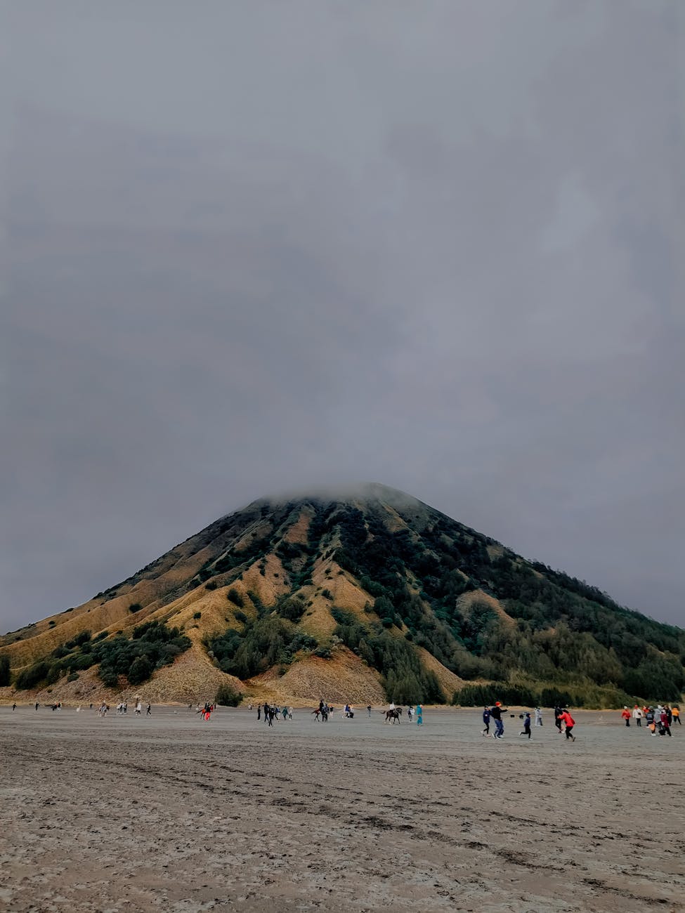 pexels-photo-15050628 Kode Alam Arti Mimpi Naik Gunung