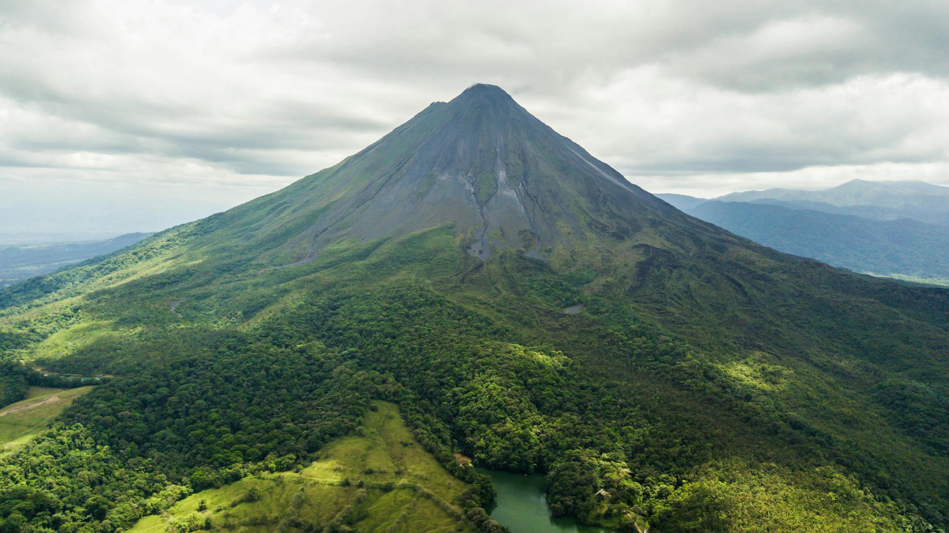 pexels-photo-2024534 Arti Mimpi Tentang Gunung Berapi