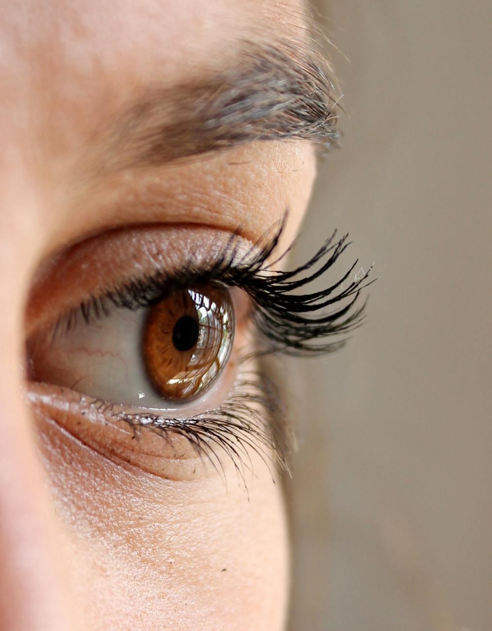 eye-eyelashes-face-woman-63320 Arti Mimpi Melihat Pencuri