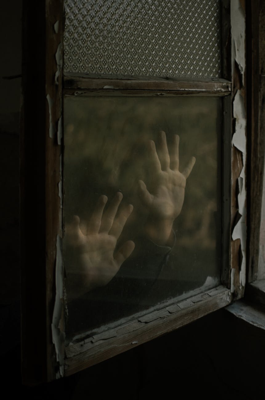 pexels-photo-3393361 Arti Mimpi Terperangkap di Tempat Tertutup