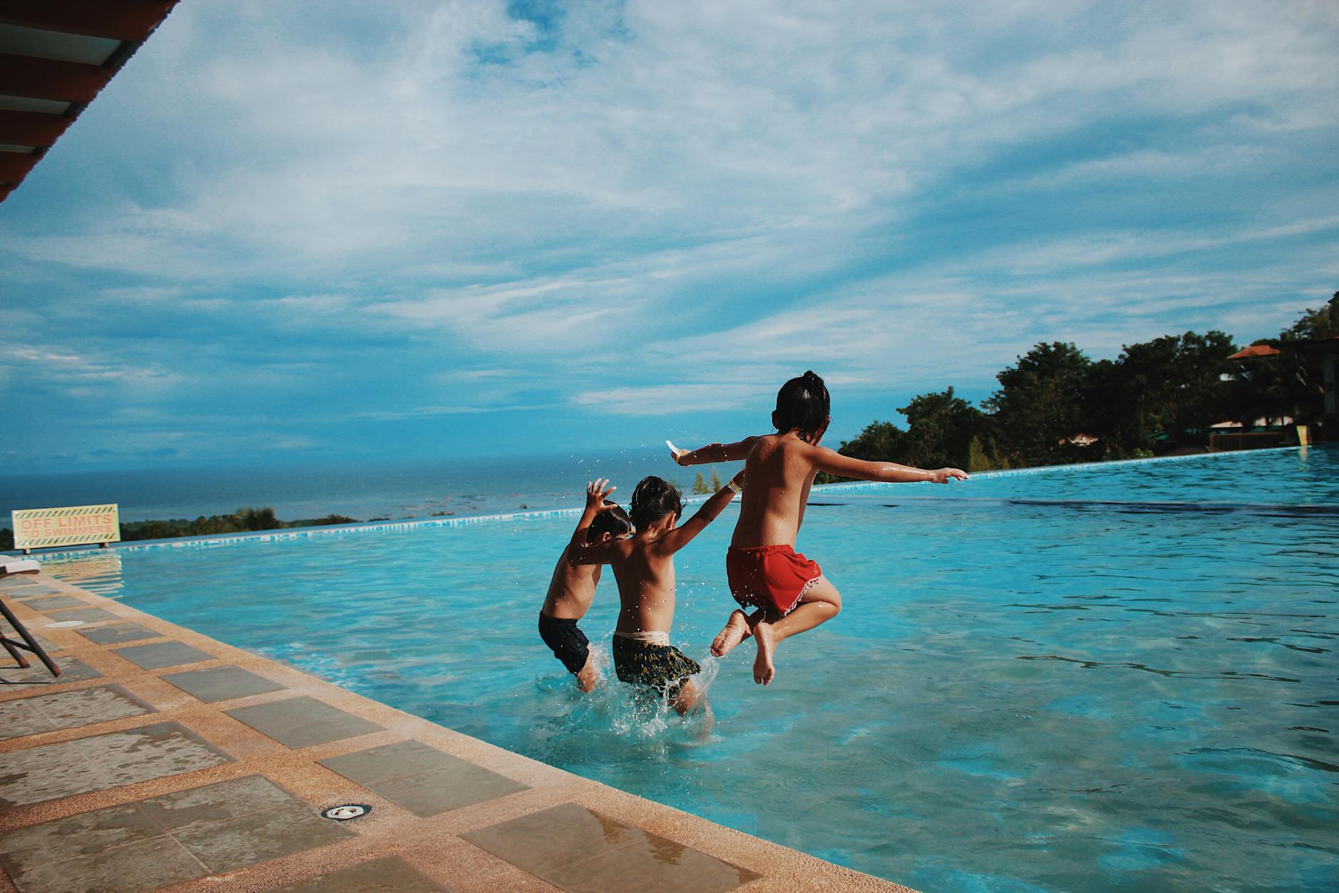 pexels-photo-870170 Arti Mimpi Berenang di Kolam