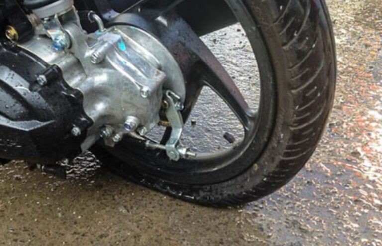 Erek Erek 2D Arti Mimpi Ban Kendaraan Bocor: Pertanda, Tafsir, dan Makna Tersembunyi - Mimpi sering dianggap sebagai bunga tidur, namun bagi sebagian orang, mimpi memiliki makna simbolik atau bahkan mistis.