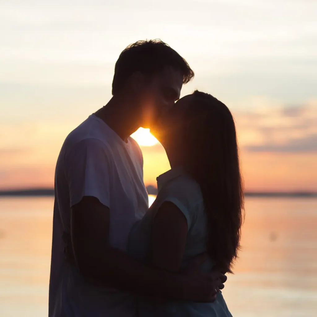 022154200_1654137221-shutterstock_787431265-1024x1024 Arti Mimpi Tentang Mencium: Simbol Kasih Sayang atau Pertanda Lain?