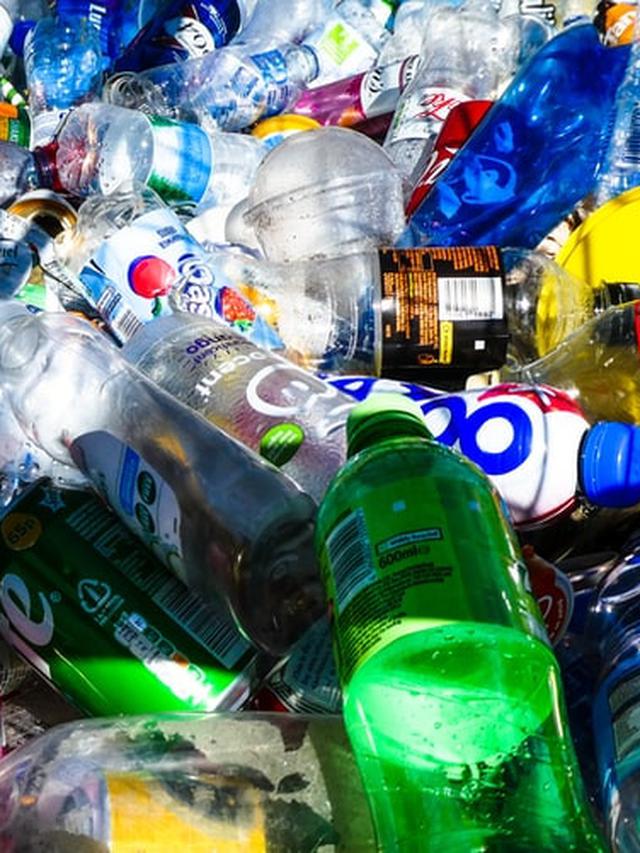 087586000_1616895611-Ilustrasi_sampah_plastik Arti Mimpi Melihat Banyak Botol: Simbol Emosi, Rahasia, dan Peluang
