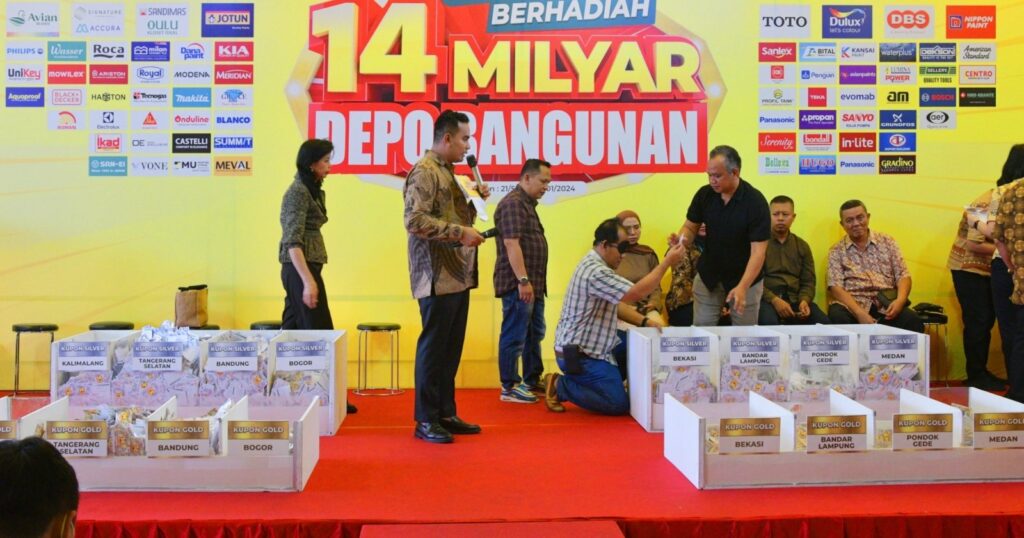 14857-belanja-bahan-bangunan-bisa-ikut-undian-berhadiah-hingga-rp-14-milyar-1024x538 Arti Mimpi Melihat Orang Banyak Membeli Undian: Pertanda Rezeki atau Harapan Palsu?