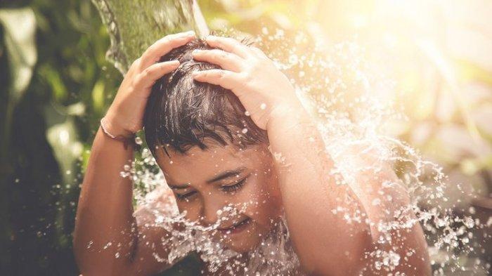Arti Mimpi Tentang Mandi: Simbol Pembersihan, Penyegaran, dan Permulaan Baru