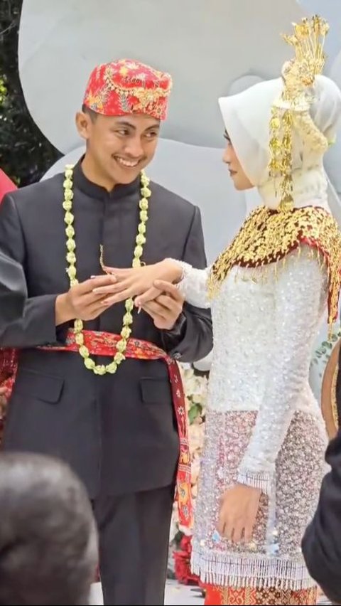 feedImage_2024_5_24_1716518942349-suxoi Arti Mimpi Melihat Mantan Kekasih Menikah: Pertanda Apa?