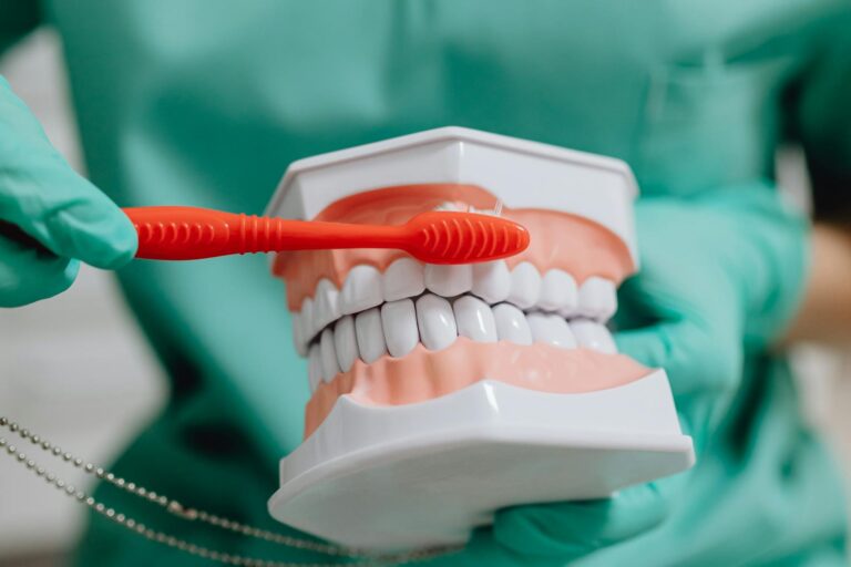 Temukan arti mimpi tentang gigi, mulai dari gigi copot, patah, hingga tumbuh lagi, lengkap dengan tafsir dan erek-erek 2D 3D 4D dalam satu artikel.