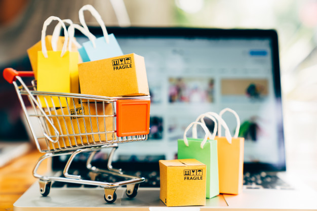 product-package-boxes-shopping-bag-cart-with-laptop-online-shopping-delivery-concept_38716-138 Arti Mimpi Tentang Membeli: Simbol Keinginan dan Perubahan Hidup