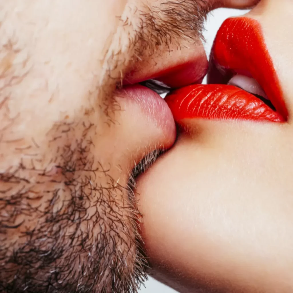 shutterstock_359366072-1024x1024 Arti Mimpi Tentang Ciuman: Simbol Kasih Sayang atau Pertanda Tersembunyi?