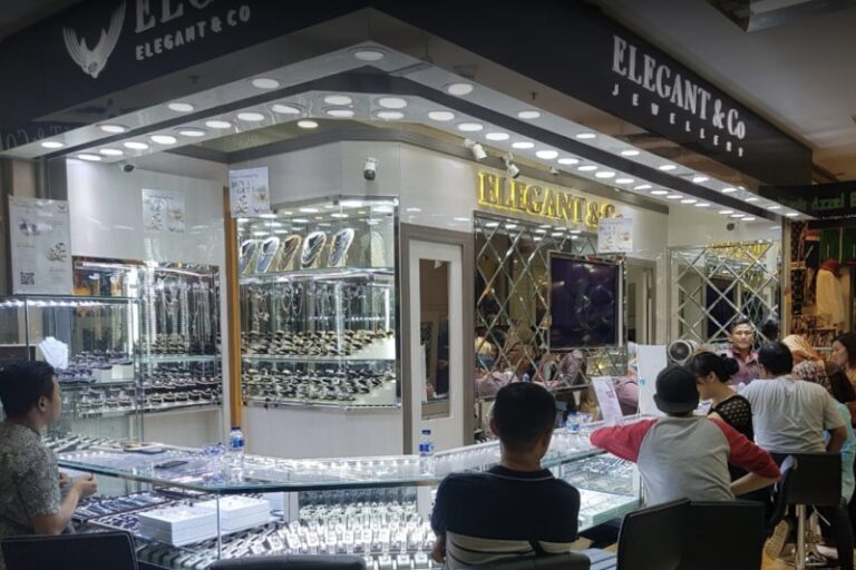 Arti mimpi banyak kedai menurut erek-erek 2D, pertanda rezeki atau pilihan hidup? Temukan tafsir dan angka mainnya di sini.