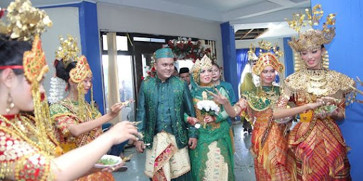Erek Erek 2D Arti Mimpi Menikah dengan Kakak Sepupu
