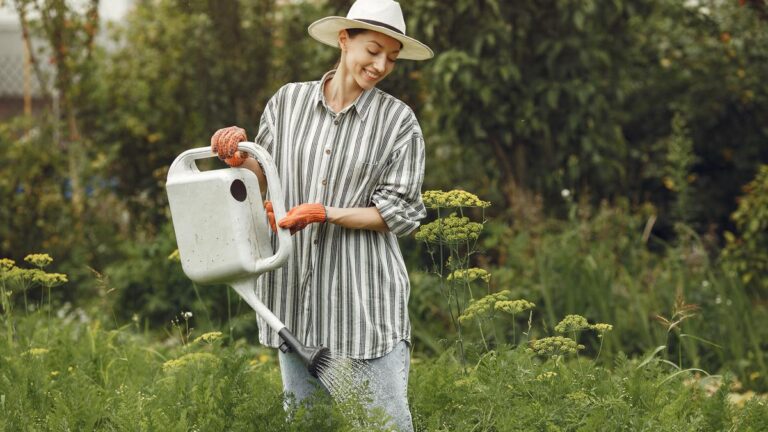 Arti Mimpi Tentang Menyiram Tanaman: Pertanda Baik atau Buruk?