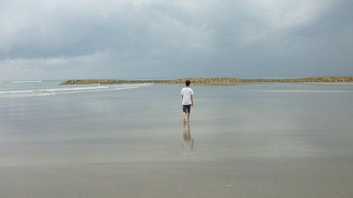 arti-mimpi_berjalan-sendirian_sepi_pantai_sendiri_berjalan-sendiri_dwis_07022024 Arti Mimpi Tentang Berjalan Sendiri: Pertanda Kesendirian atau Kekuatan?