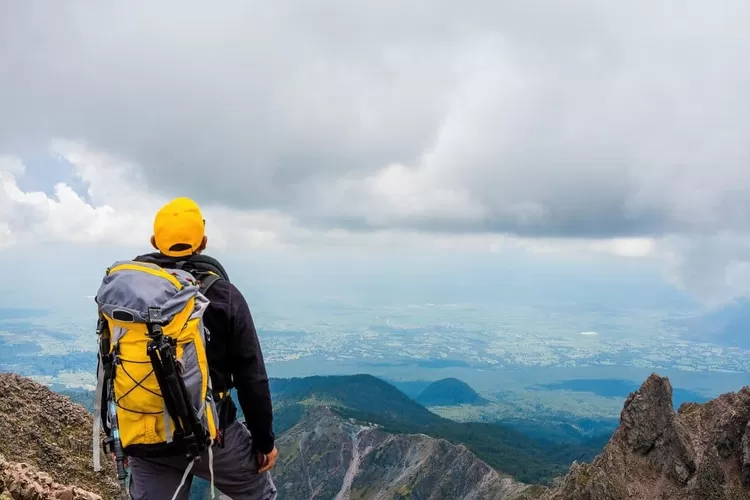 f17286d7-d87e-457e-8e70-bcb2b34ab105-321058937 5 Arti Mimpi Tentang Naik Gunung: Simbol Perjuangan dan Harapan